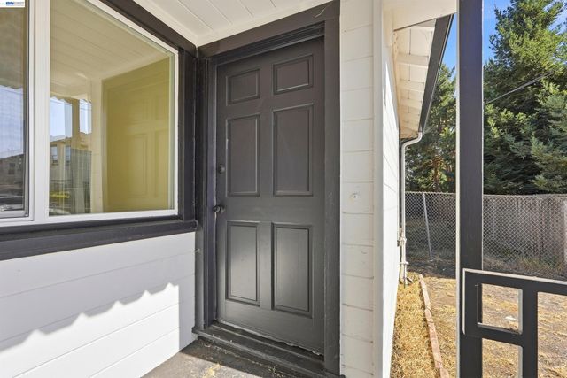 9308 F St, Oakland, CA 94603