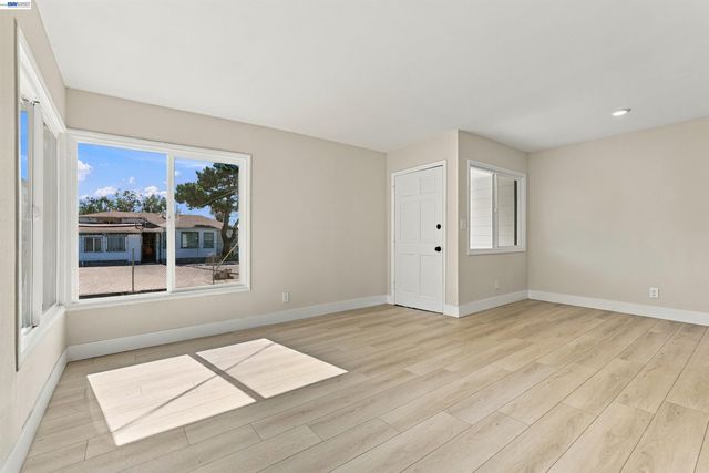 9308 F St, Oakland, CA 94603