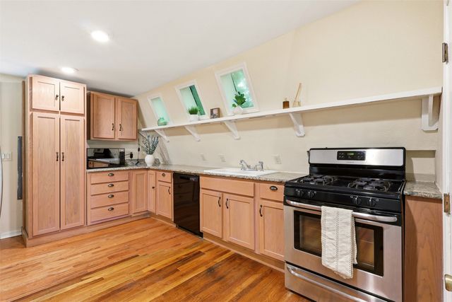716 Lakeland Road, Lake Dallas, TX 75065