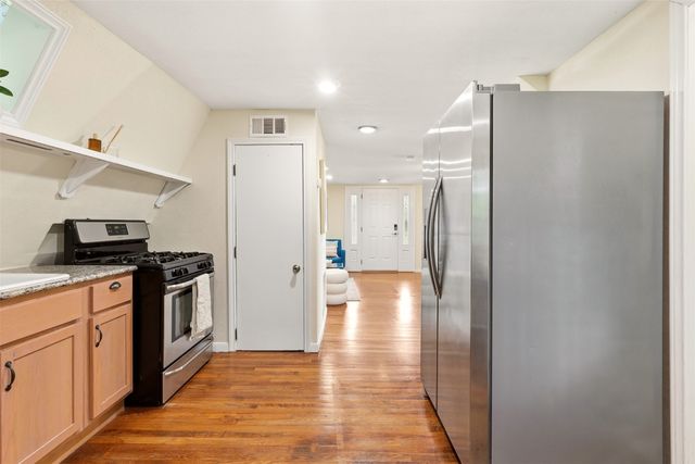 716 Lakeland Road, Lake Dallas, TX 75065