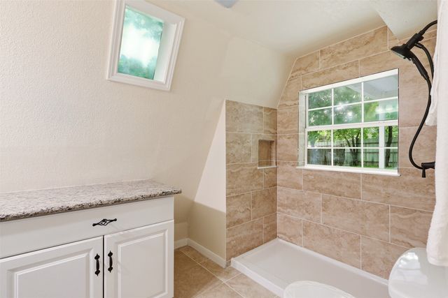 716 Lakeland Road, Lake Dallas, TX 75065