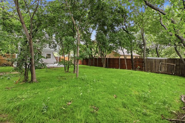 716 Lakeland Road, Lake Dallas, TX 75065