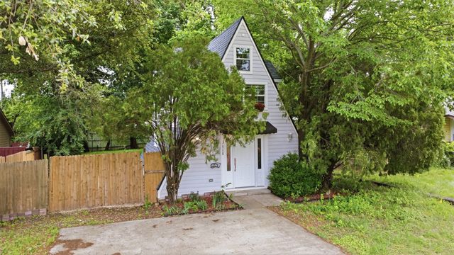 716 Lakeland Road, Lake Dallas, TX 75065