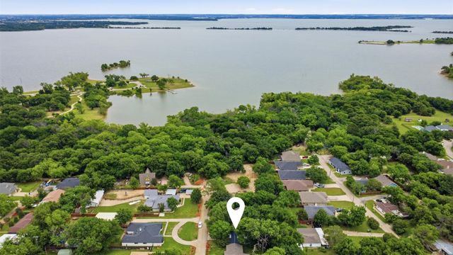 716 Lakeland Road, Lake Dallas, TX 75065