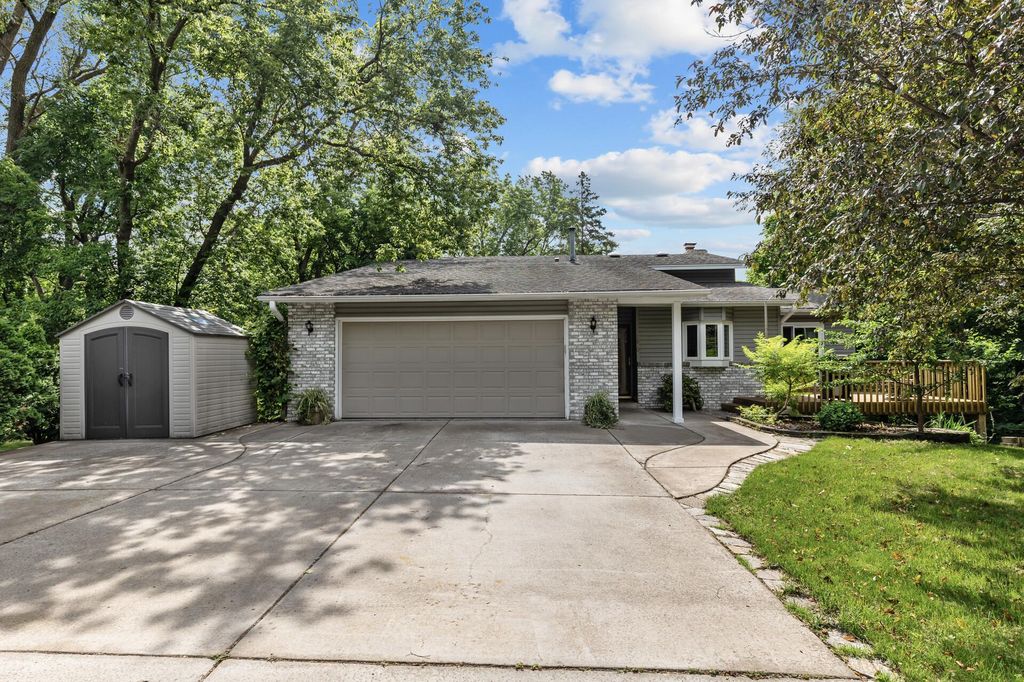 1610 Ranier Circle, Plymouth, MN 55447