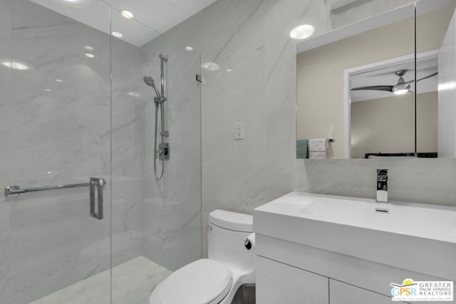 4881 S Winners Circle B, Palm Springs, CA 92264