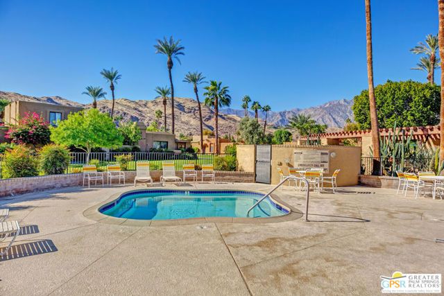 4881 S Winners Circle B, Palm Springs, CA 92264