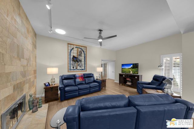 4881 S Winners Circle B, Palm Springs, CA 92264