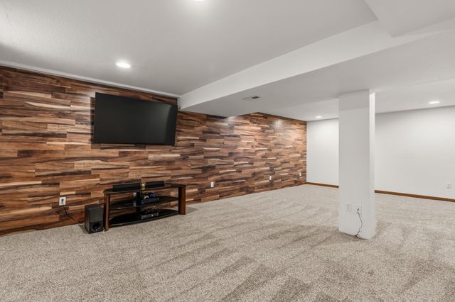 5910 Aspen Circle, Johnston, IA 50131