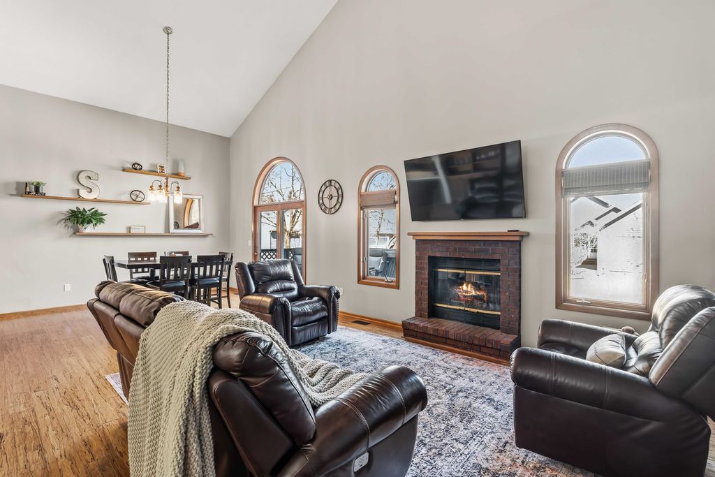 5910 Aspen Circle, Johnston, IA 50131