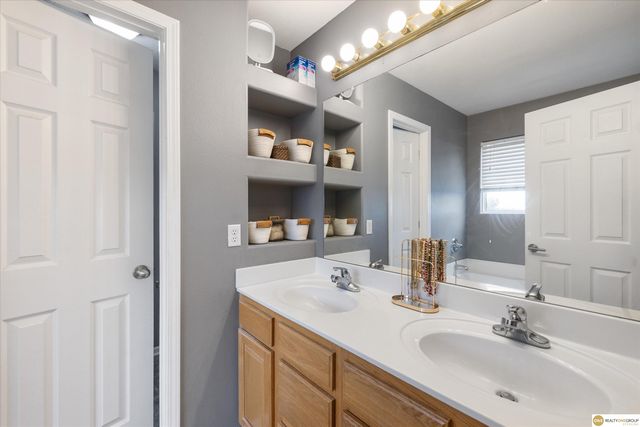 15072 Meredith Avenue, Omaha, NE 68116