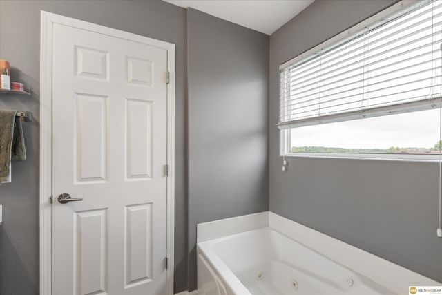 15072 Meredith Avenue, Omaha, NE 68116