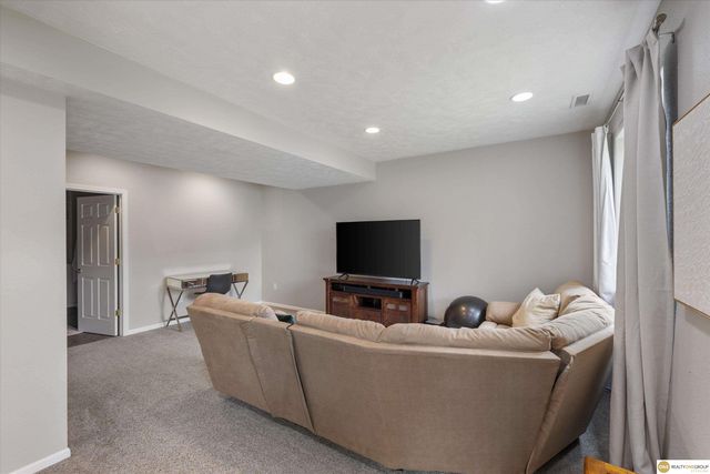 15072 Meredith Avenue, Omaha, NE 68116