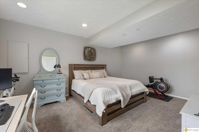 15072 Meredith Avenue, Omaha, NE 68116