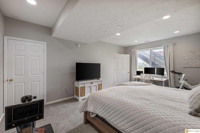 15072 Meredith Avenue, Omaha, NE 68116