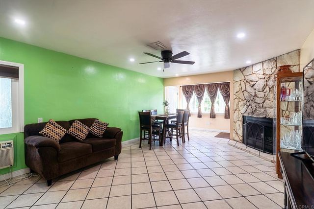 431 Debby Street, Fallbrook, CA 92028