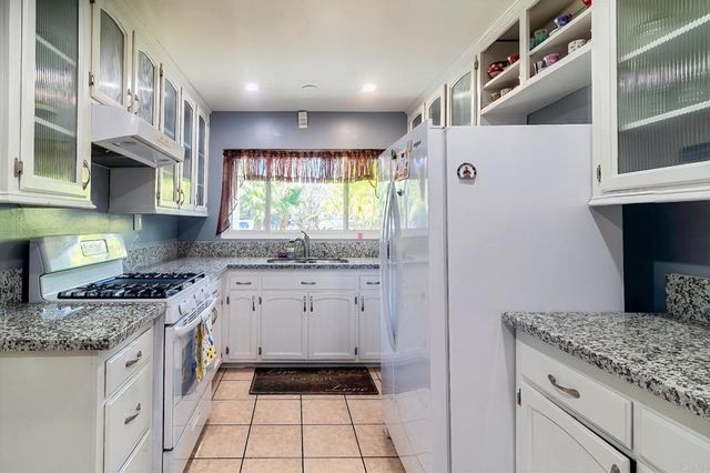 431 Debby Street, Fallbrook, CA 92028