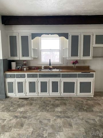 110 Spring Lane, Syracuse, NY 13208