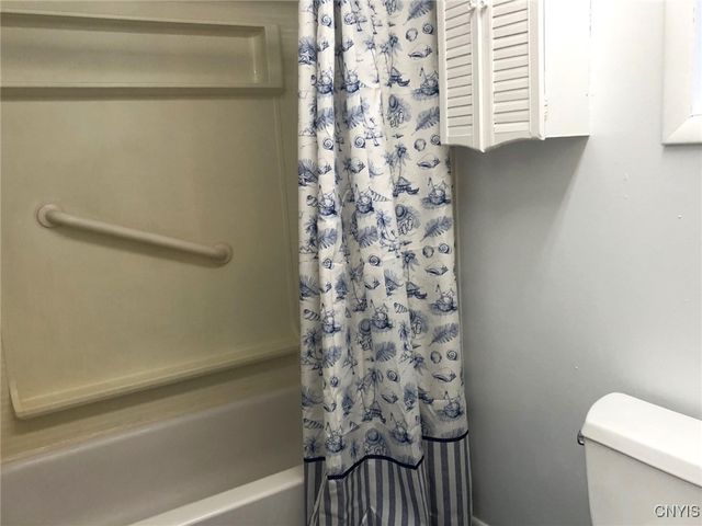 110 Spring Lane, Syracuse, NY 13208