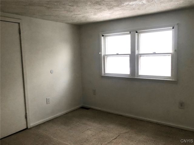 110 Spring Lane, Syracuse, NY 13208