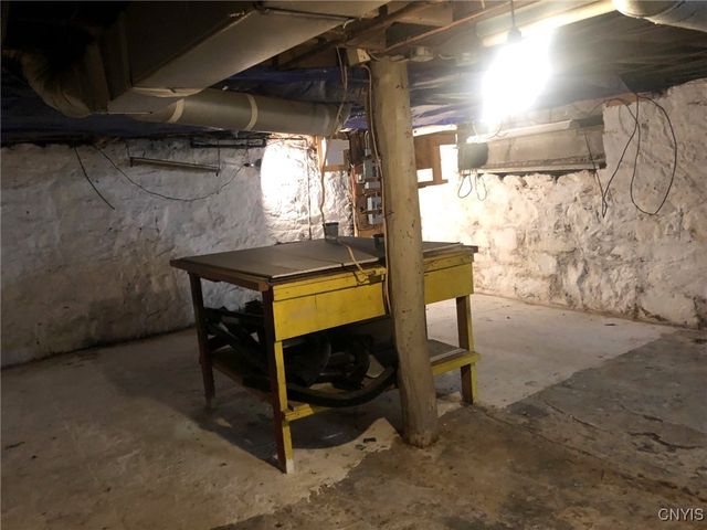 110 Spring Lane, Syracuse, NY 13208