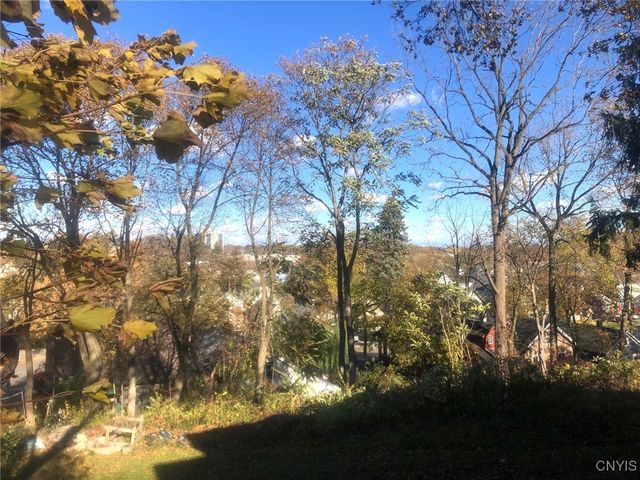 110 Spring Lane, Syracuse, NY 13208