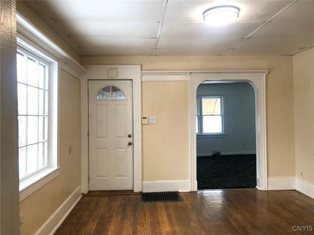 110 Spring Lane, Syracuse, NY 13208