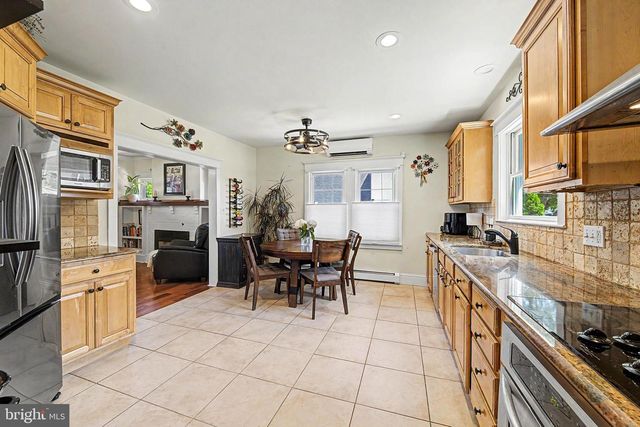 34 E DAWES AVE, Somers Point, NJ 08244