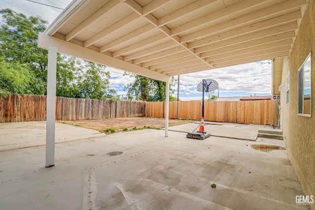 1814 June Avenue, Bakersfield, CA 93304