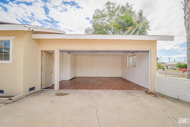 1814 June Avenue, Bakersfield, CA 93304