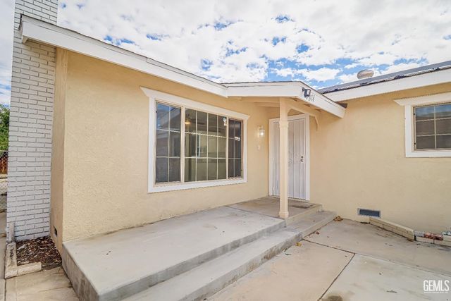 1814 June Avenue, Bakersfield, CA 93304