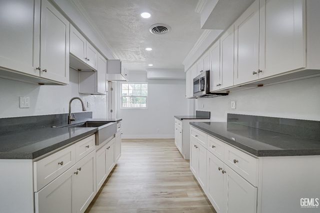 1814 June Avenue, Bakersfield, CA 93304