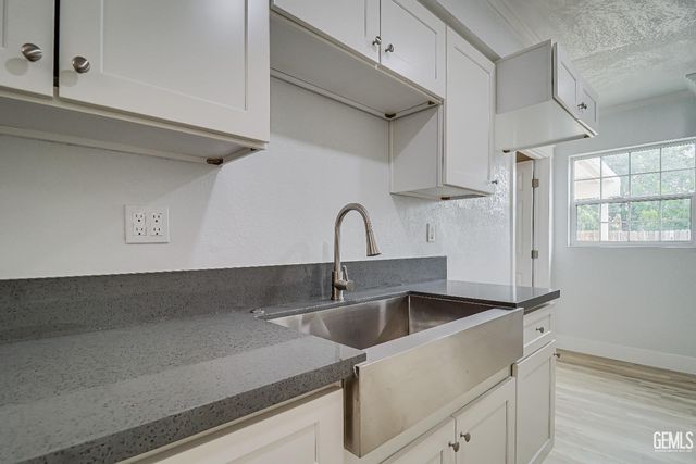 1814 June Avenue, Bakersfield, CA 93304