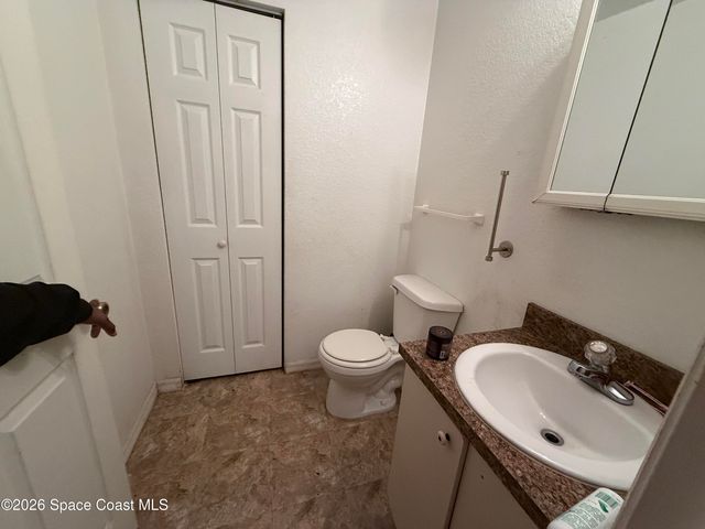 2263 Henry Street NE, Palm Bay, FL 32905