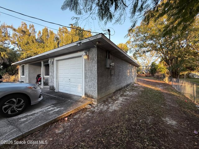 2263 Henry Street NE, Palm Bay, FL 32905