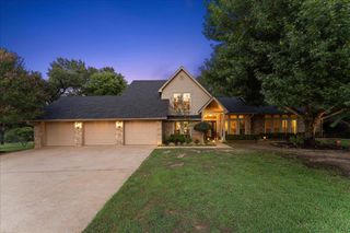 1408 E Lake Drive, Gladewater, TX 75647
