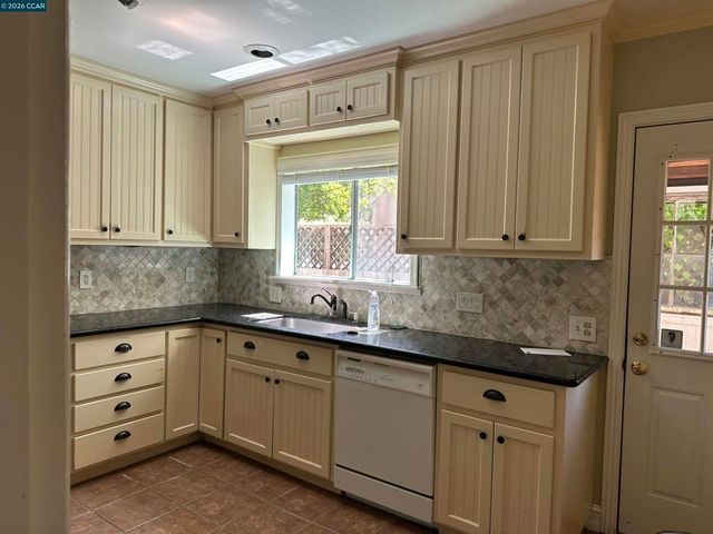 1272 Pine St, Palo Alto, CA 94301