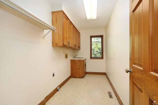 1120 Sharingbrook Dr, Manhattan, KS 66503
