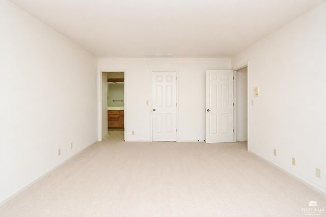 1120 Sharingbrook Dr, Manhattan, KS 66503