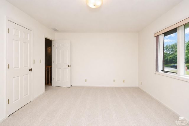 1120 Sharingbrook Dr, Manhattan, KS 66503