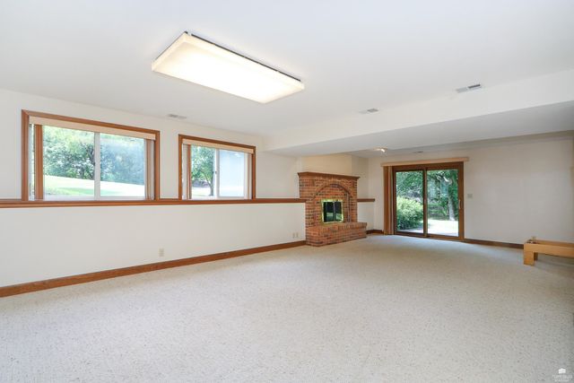 1120 Sharingbrook Dr, Manhattan, KS 66503