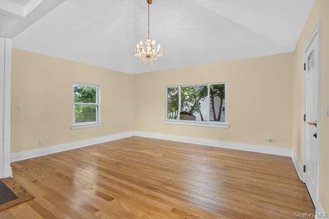 21 Oxford Boulevard, Great Neck, NY 11023