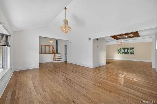 21 Oxford Boulevard, Great Neck, NY 11023