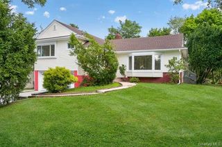 21 Oxford Boulevard, Great Neck, NY 11023