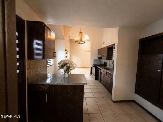 1540 SIERRA DE ORO Drive, El Paso, TX 79936