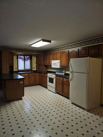 1121 S Vine Street, Fergus Falls, MN 56537