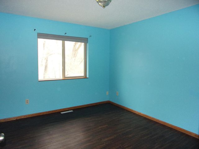 1121 S Vine Street, Fergus Falls, MN 56537