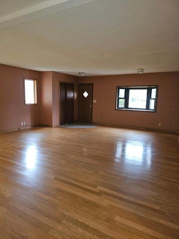 1121 S Vine Street, Fergus Falls, MN 56537