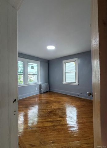 18640 Murdock Avenue 2nd Floor, Saint Albans, NY 11412