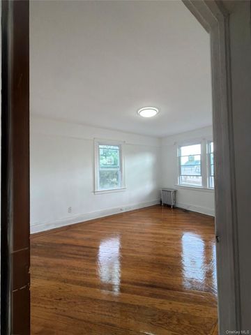 18640 Murdock Avenue 2nd Floor, Saint Albans, NY 11412